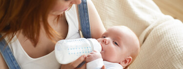 ¿Los bebés que toman leche de fórmula duermen más?