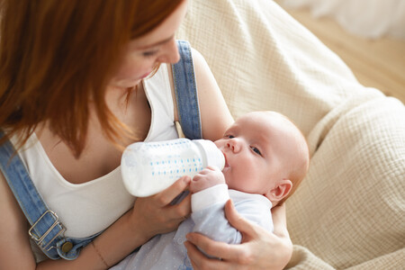 ¿Los bebés que toman leche de fórmula duermen más?