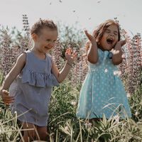 Estos son los siete comportamientos que tienen los niños que son felices