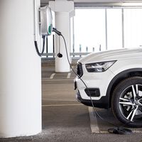 El coche eléctrico devolviendo energía a la red eléctrica puede ser la solución al precio de la factura de la luz 