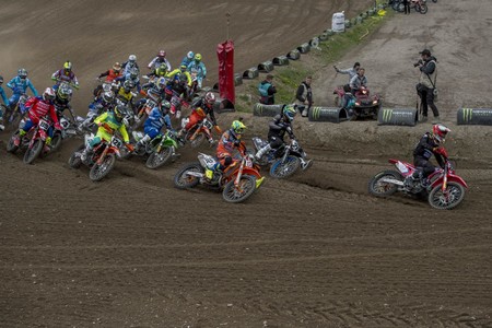 Tim Gajser y Jorge Prado vuelan en Trento para recortar distancias con los líderes de MXGP y MX2