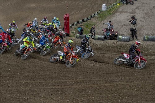 Tim Gajser y Jorge Prado vuelan en Trento para recortar distancias con los líderes de MXGP y MX2 
