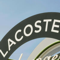 Lacoste hace competencia a The North Face con su nueva chaqueta acolchada con descuentazo y estilo único 