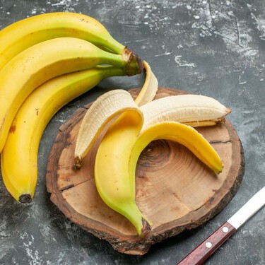 El trucazo para madurar un plátano demasiado verde en solo 30 minutos con un ingrediente común 