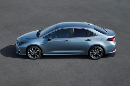 Toyota Corolla Sedan 3