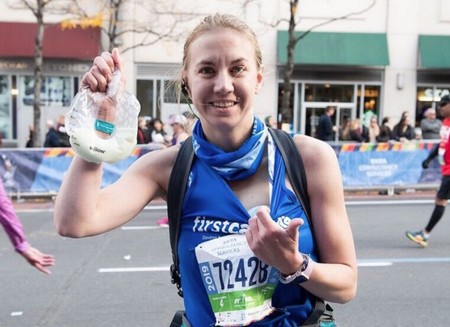Una madre se extrajo con un sacaleches medio litro de leche materna mientras corría la maratón de Nueva York