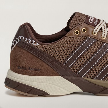 Adidas y Wales Bonner lanzarán sus zapatillas color ladrillo que son puro lujo y parecen arte hecho a mano par no dejar de llevar 