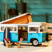 ¡Exquisita! La Volkswagen T2 de LEGO es una maqueta de la furgoneta camper por excelencia a la que no le falta detalle