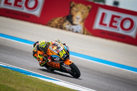 Fermín Aldeguer aplaza el alirón de Pedro Acosta en Moto2 liderando el doblete murciano en Buriram