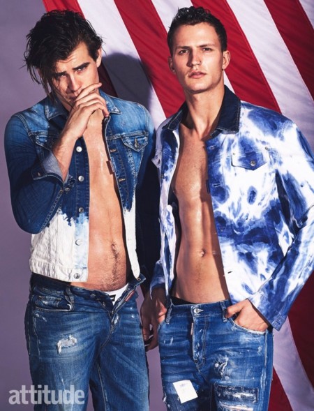 Porque la Attitude es lo que más cuenta en esta vida, Nathaniel Visser y Matt Trethe se dejan fotografiar al lado de la bandera americana