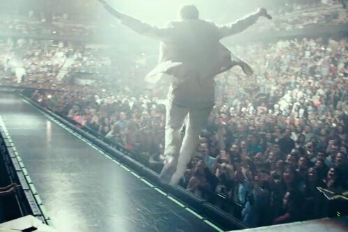 Que haya interés en ver películas de superestrellas como ‘Michael’ me resulta todavía sorprendente. Sobre todo cuando una fabulosa comedia ya las dejó todas para el arrastre 