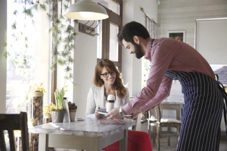 ¿Hartos de filetes a la plancha y ensaladas? Cinco celiacos escriben su Carta de los Reyes a los restaurantes