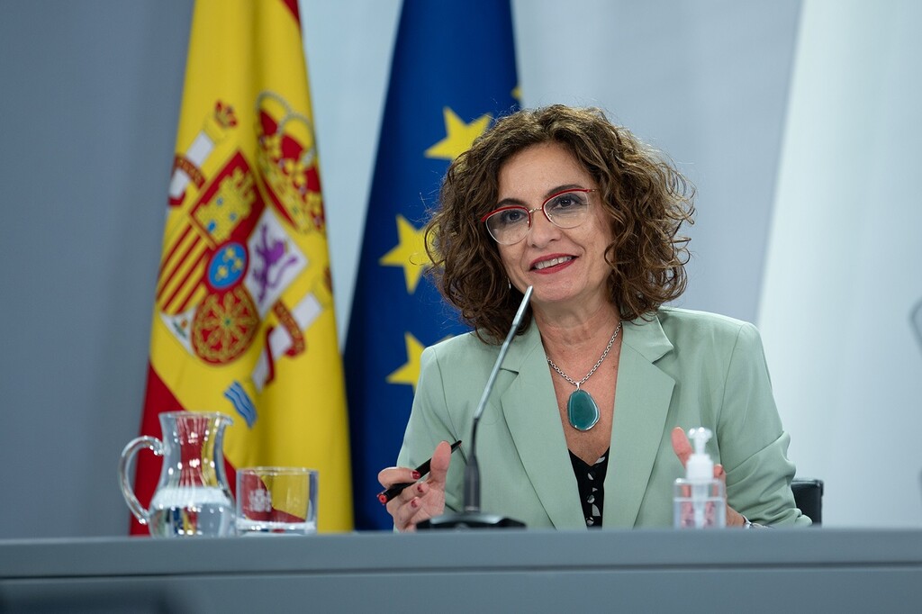 Hacienda limitará los pagos en efectivo entre empresas y profesionales a solo 1.000 euros