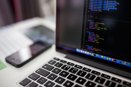 Esta plataforma de cursos te pagará criptomonedas por aprender programación y otras disciplinas tecnológicas