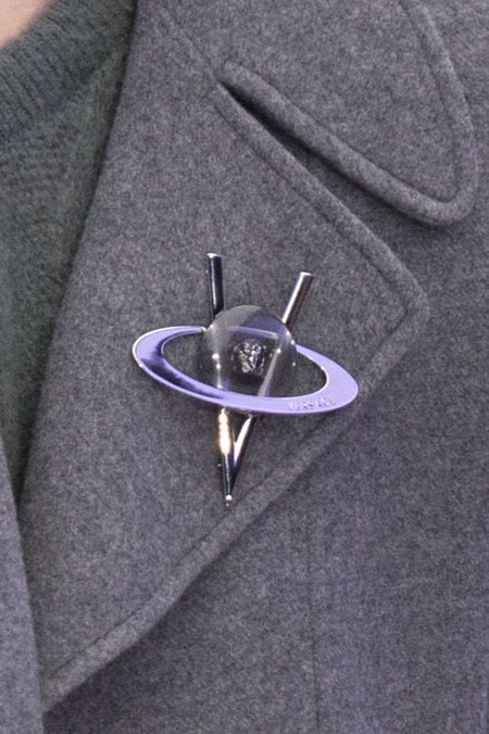 Con plumas, XL o minimalistas: los fistoles son el accesorio clave para tu look elegante