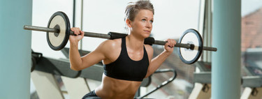 ¿Te cuesta entrenar el tren inferior? Te damos siete motivos y cuatro ejercicios para hacerlo