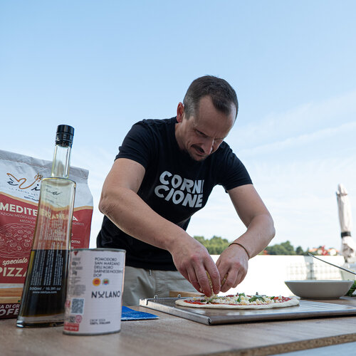 Edu Lavandeira, el gallego que mejor enseña a hacer pizza en casa: “La suma de tiempo que necesitas para hacer una masa no pasa de 15 minutos”