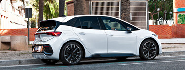 Las ciudades ya no quieren a los coches, ni siquiera a los eléctricos. Todos los coches con etiqueta CERO empezarán a pagar por aparcar en Barcelona