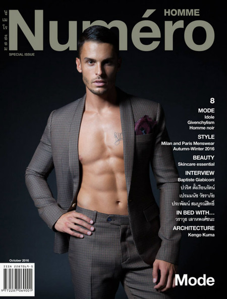 Baptiste Giabiconi enseña pectorales por enésima vez, en esta ocasión para la portada de Numéro