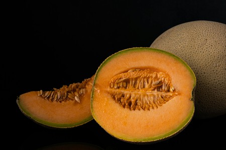 Ni arriba del refri, ni sobre la mesa: cuál es el mejor lugar para conservar el melón y evitar que le salga moho