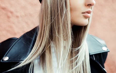 Esta plancha de pelo Remington tiene el diseño ideal (a partes iguales) para rizar o alisar el pelo y además está rebajadísima