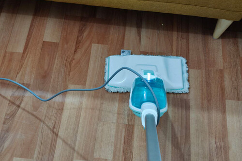 Usé la Shark Steam Mop S1000 y confirmé lo fácil que puede ser limpiar con un producto sencillo