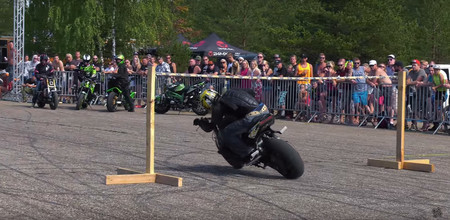 Jugar al limbo derrapando con superdeportivas y otras maniobras locas, lo último de los stunts en Europa