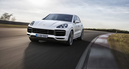 Porsche Cayenne Turbo 2018: más y mejor para el 911 de los SUV, con 550 CV y alerón activo