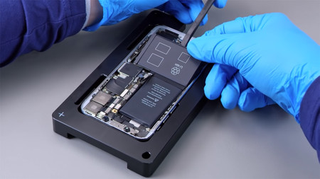 Filtran en YouTube supuestos vídeos de Apple en los que enseñan a reparar iPhones y Macs