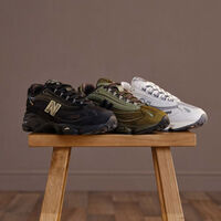 New Balance desata la locura en su outlet rebajando 100 euros sus zapatillas más icónicas para llevar a diario   