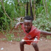 Los niños ugandeses de Masaka Kids Africana vuelven a encandilarnos bailando un villancico para felicitar la Navidad
