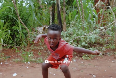 Los niños ugandeses de Masaka Kids Africana vuelven a encandilarnos bailando un villancico para felicitar la Navidad