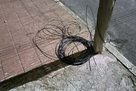 Acompáñame en esta triste historia de cómo mi cable de fibra acabó en el suelo. Y lo que vino después