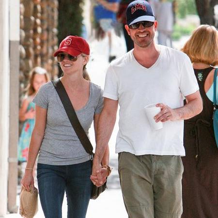 Reese Witherspoon no pierde el tiempo y ya pasea de la mano con otro