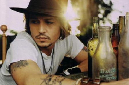 Johnny Depp te canta al oído