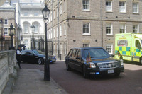 Conductores de Malasia: ceder el paso a vuestros líderes es signo de respeto