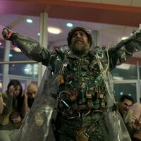 Es una comedia de ciencia ficción con viajes en el tiempo del director de Piratas del Caribe y puedes verla en streaming 