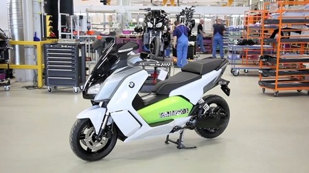 Armando una BMW C Evolution en la fábrica