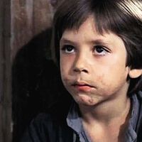 Debutó a los 5 años en una serie de Fernando Fernán-Gómez en TVE. Ahora es el actor español más famoso del mundo, tiene 6 Goyas y un Óscar, ¿le reconoces?