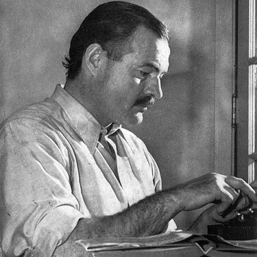 La frase de Hemingway sobre lo más difícil en la vida: "Se necesitan dos años para aprender a hablar y 60 para aprender a callar" 