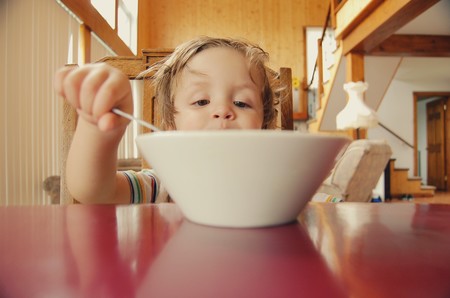 ¿Es mejor que los niños no desayunen a que lo hagan a base de ultraprocesados? Nutricionistas y padres no se ponen de acuerdo