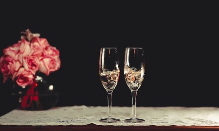 Todos los gadgets que necesitas para una cena romántica en San Valentín: desde luces inteligentes a tazas que mantienen la temperatura del café