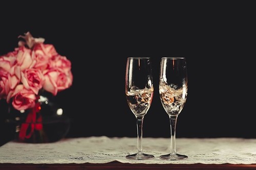 Todos los gadgets que necesitas para una cena romántica en San Valentín: desde luces inteligentes a tazas que mantienen la temperatura del café 