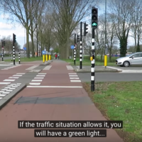 Video: Estos si son semáforos inteligentes, menos tráfico y más ciclistas y peatones seguros