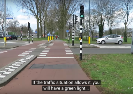 Video: Estos si son semáforos inteligentes, menos tráfico y más ciclistas y peatones seguros