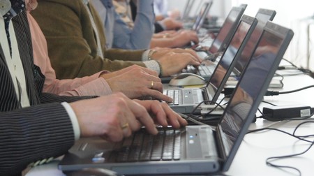 ¿Tu PC va lento? Estos son los pasos para evitar que se ejecuten aplicaciones que no usamos en segundo plano en Windows 10