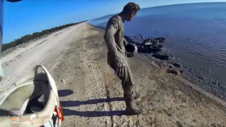 Tú también puedes formar parte de esta compilación de motocross. O igual mejor no...