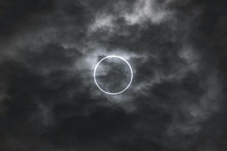 Eclipse anular de sol: cómo y cuándo verlo desde España con seguridad