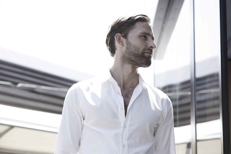 Llega una edición más del Pitti Uomo y los hombres con estilo apuestan por la camisa blanca