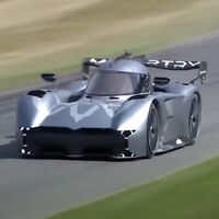 ¡Loquísimo! Un coche eléctrico con 1.000 CV, ventilador y más pequeño que un Ford Fiesta ha pulverizado el récord de Goodwood